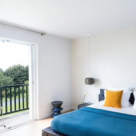 Hébergement de vacances Spacieuse De Avec Piscine Privée Souraïde