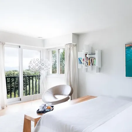 Hébergement de vacances Spacieuse De Avec Piscine Privée Souraïde