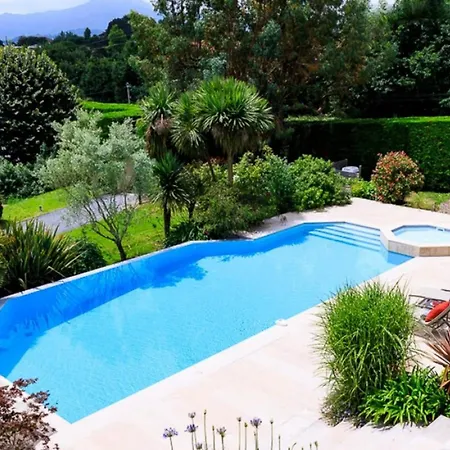 Spacieuse De Avec Piscine Privée