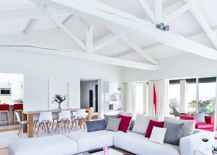 Spacieuse De Avec Piscine Privee