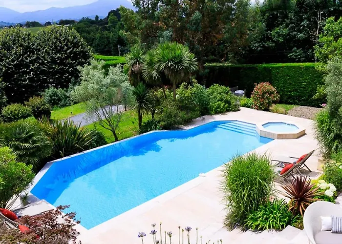 Spacieuse De Avec Piscine Privee