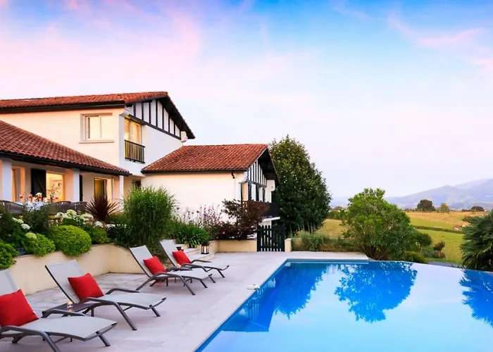 Spacieuse De Avec Piscine Privee * Souraïde