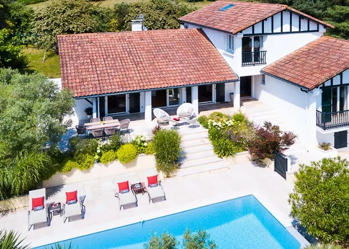 Spacieuse De Avec Piscine Privee بيت للعطل